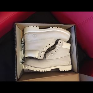 🌟Limited edition frost white timberland boots🌟